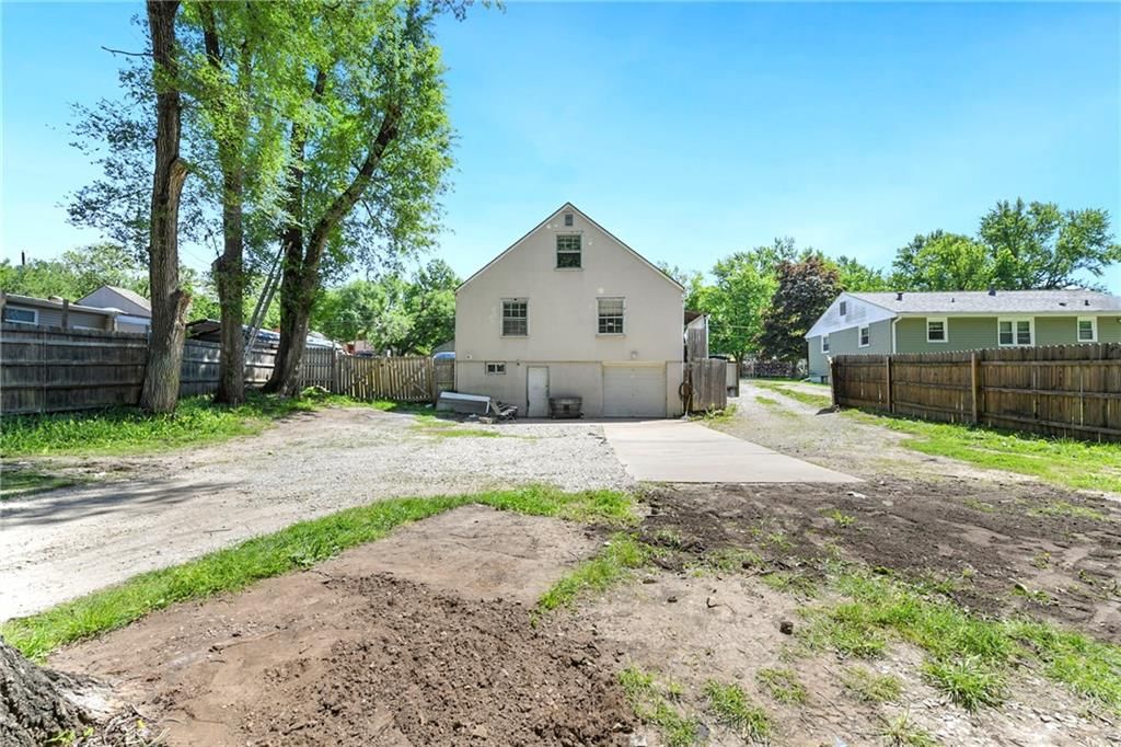 3204 S Sterling Avenue — photo 34