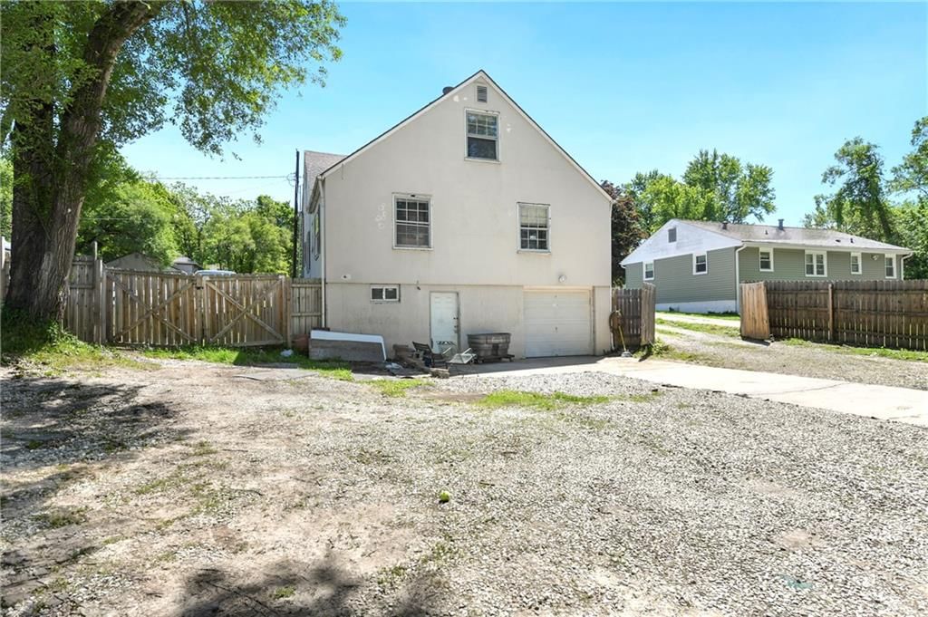 3204 S Sterling Avenue — photo 35