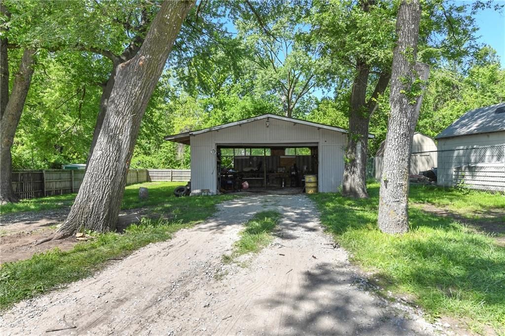 3204 S Sterling Avenue — photo 36