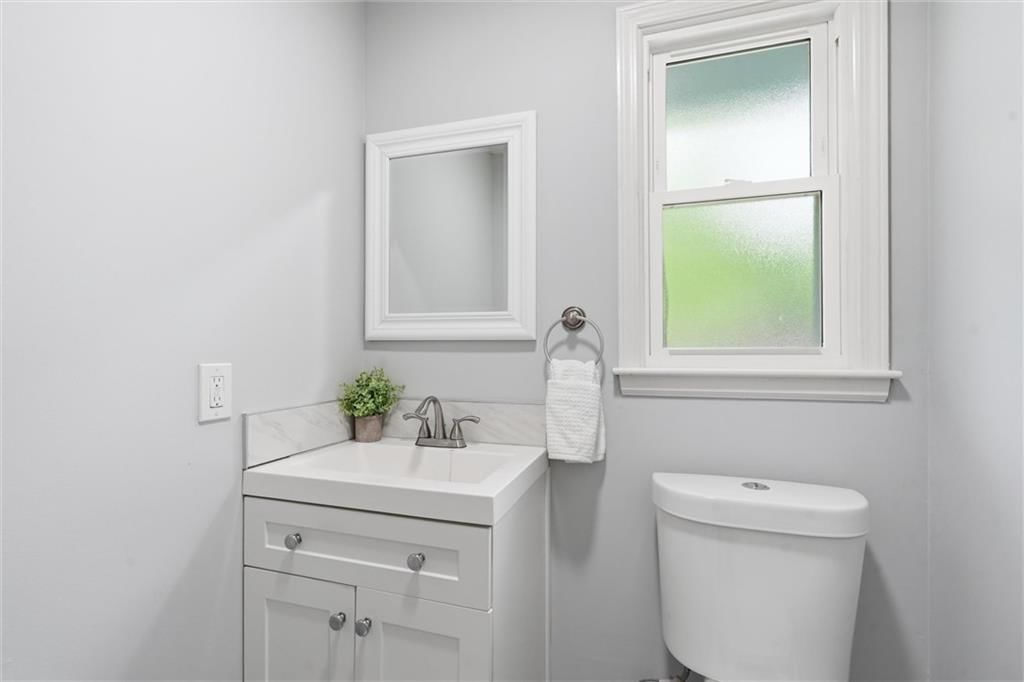 1021 S Clairborne Road — photo 15