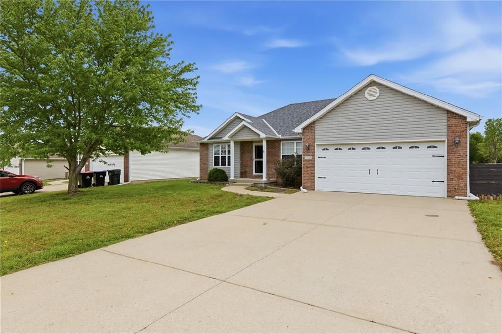 715 Iron Horse Drive — photo 2