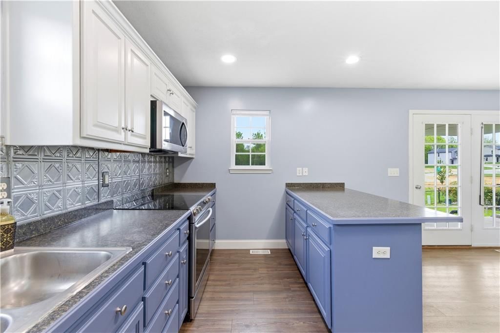 715 Iron Horse Drive — photo 9