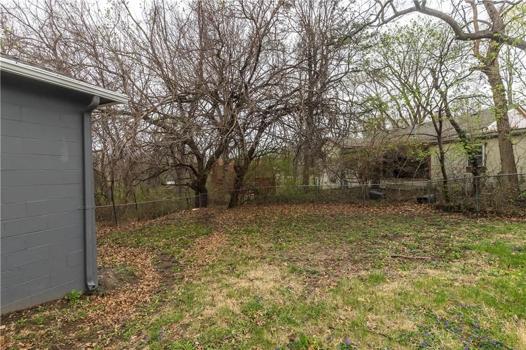 1408 W College Street — photo 27