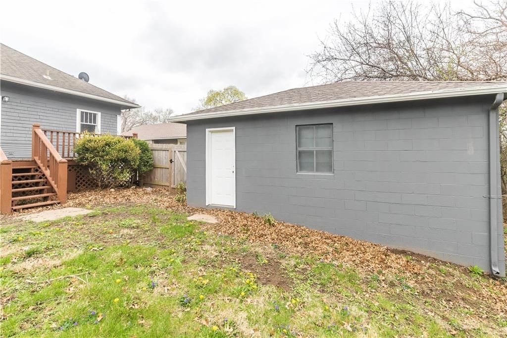 1408 W College Street — photo 29