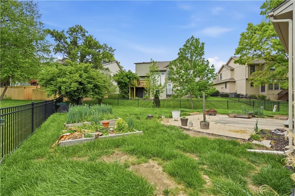 12200 Cherry Street — photo 30