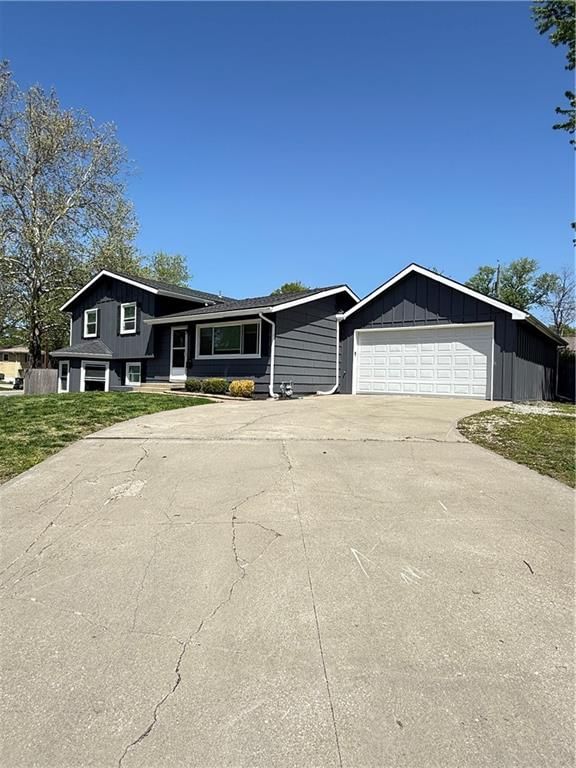 604 NW Carroll Drive — photo 2