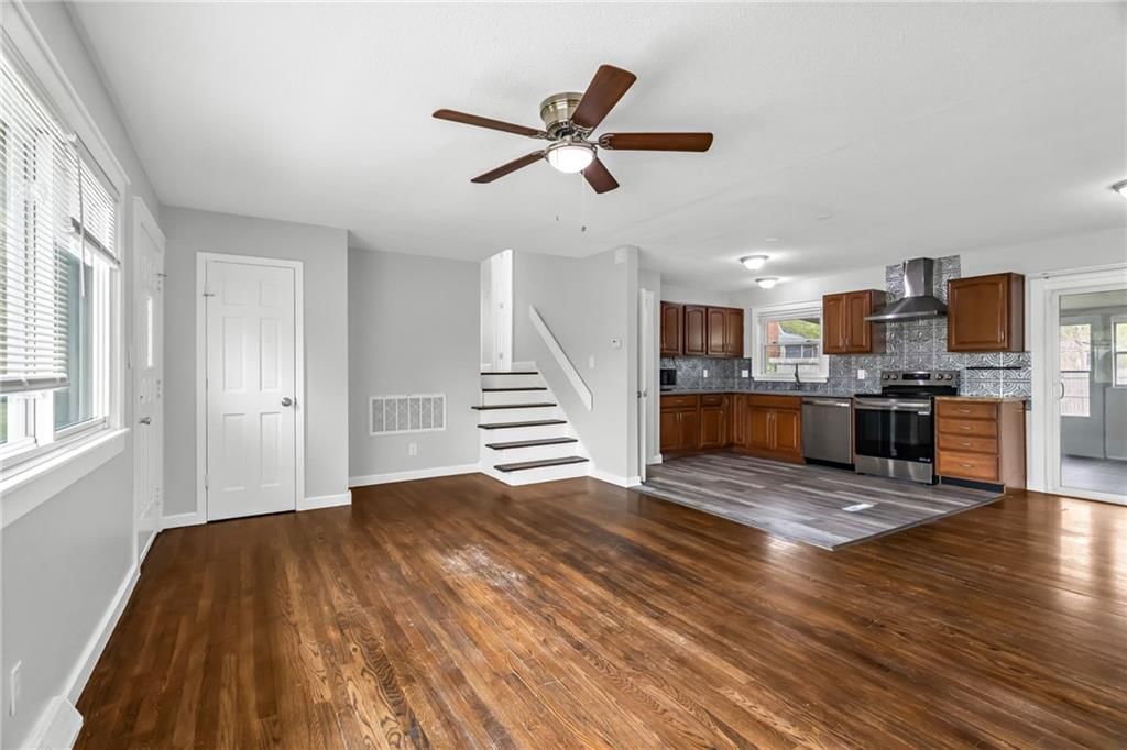 604 NW Carroll Drive — photo 4