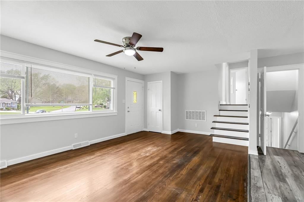 604 NW Carroll Drive — photo 5