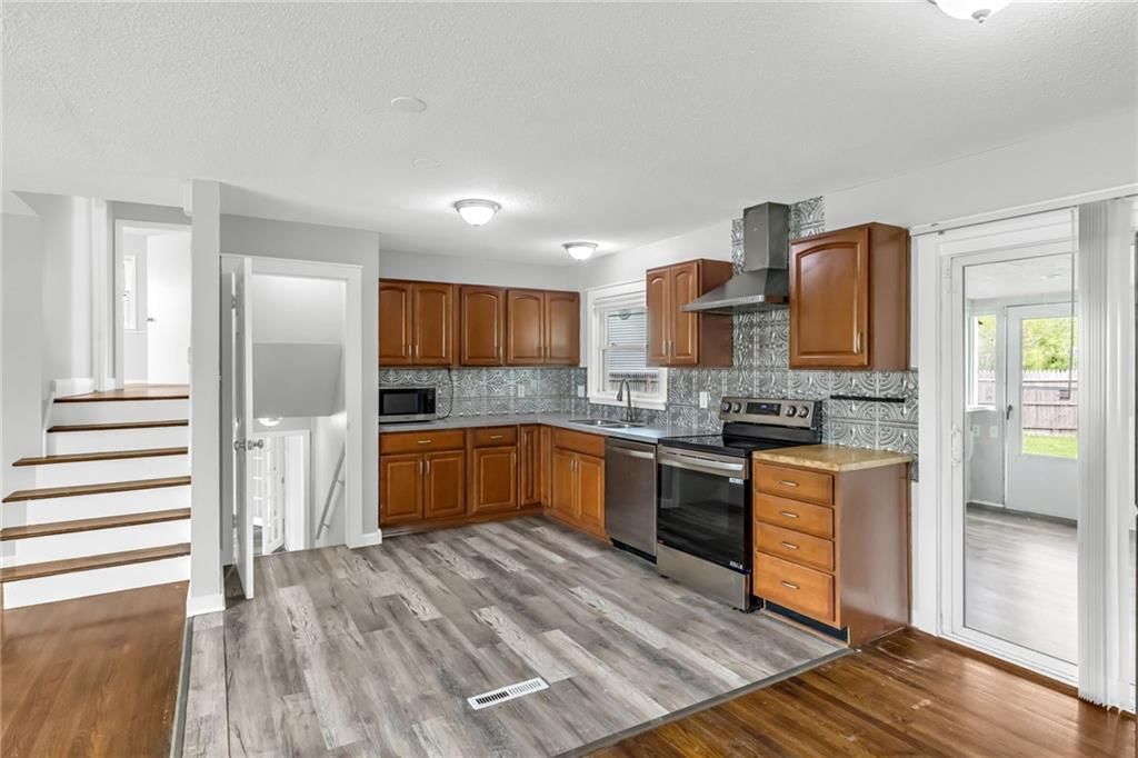604 NW Carroll Drive — photo 6