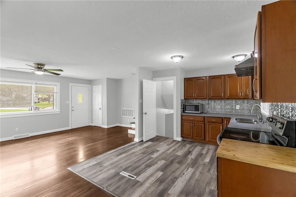 604 NW Carroll Drive — photo 7