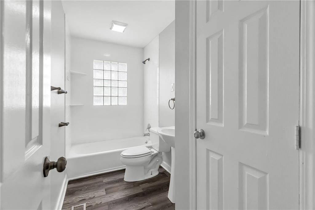 604 NW Carroll Drive — photo 8