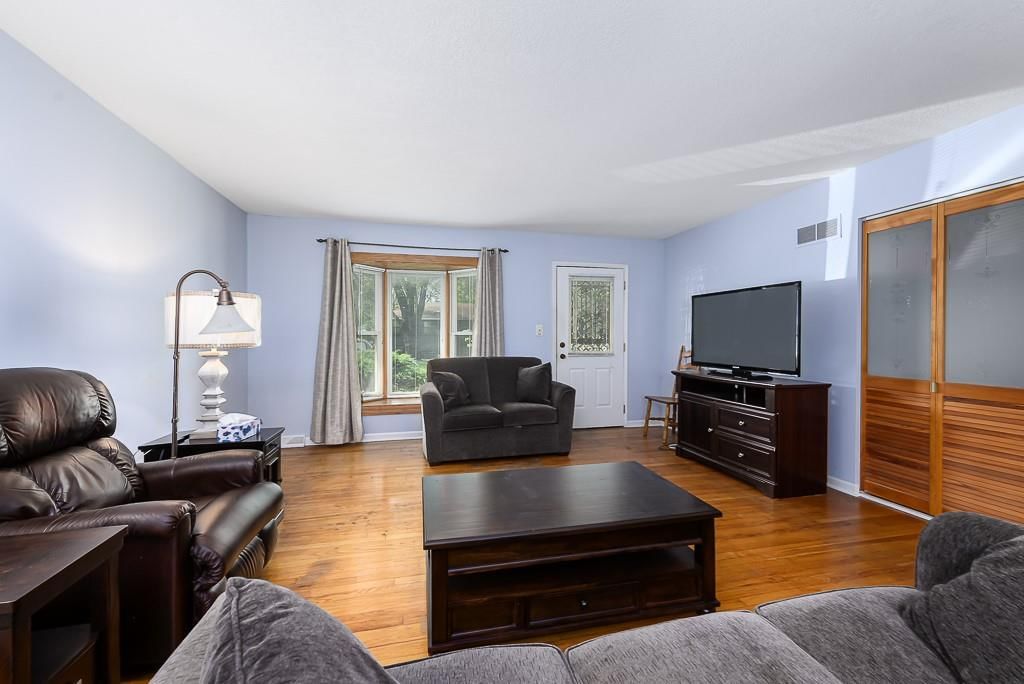 5422 Sutton Avenue — photo 3
