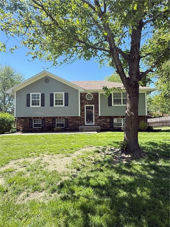 302 16th Avenue S, Greenwood, MO