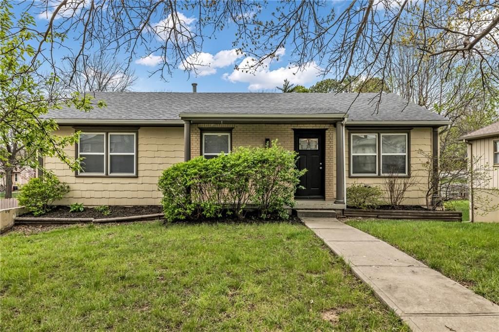 7528 N Tracy Avenue, Gladstone, MO