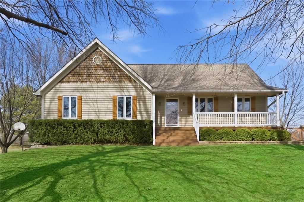 3910 Carter Drive — photo 2
