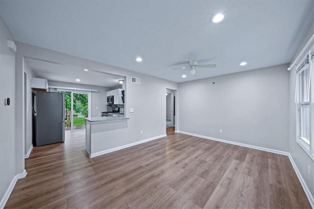9012 E 52nd Terrace — photo 3