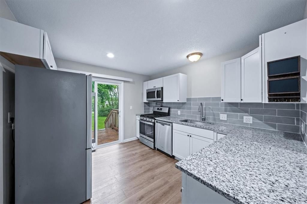 9012 E 52nd Terrace — photo 8
