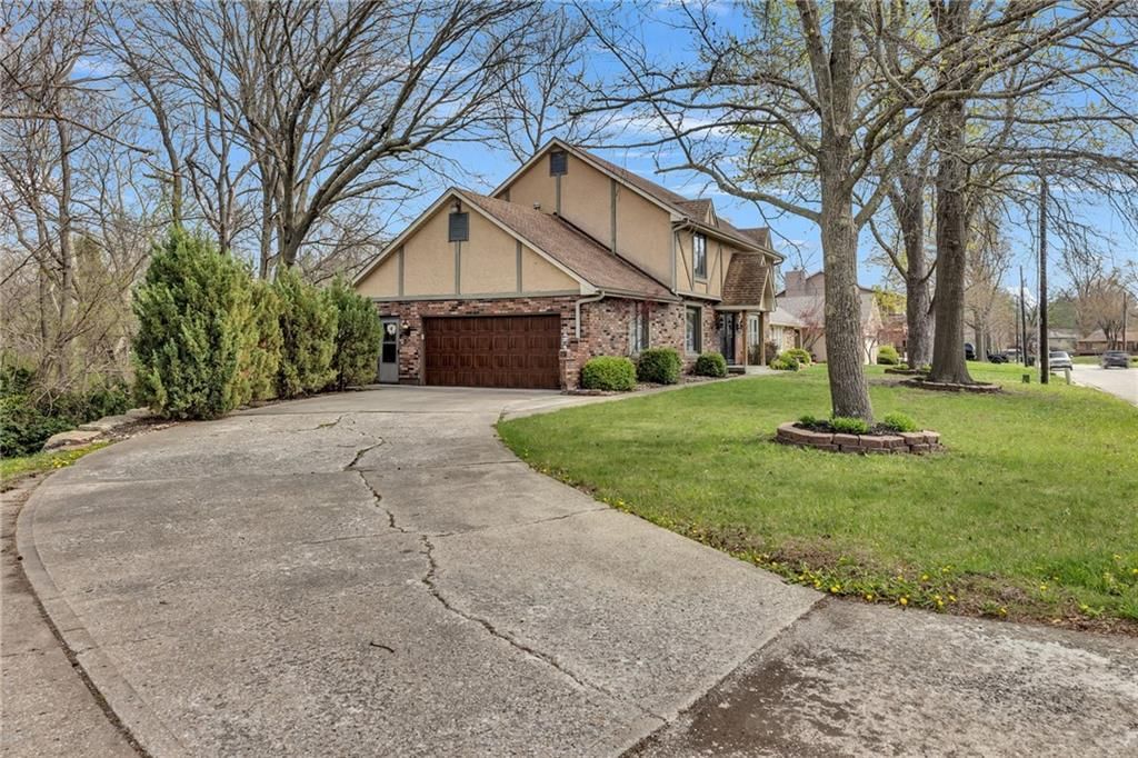 2721 Trenchard Drive — photo 2