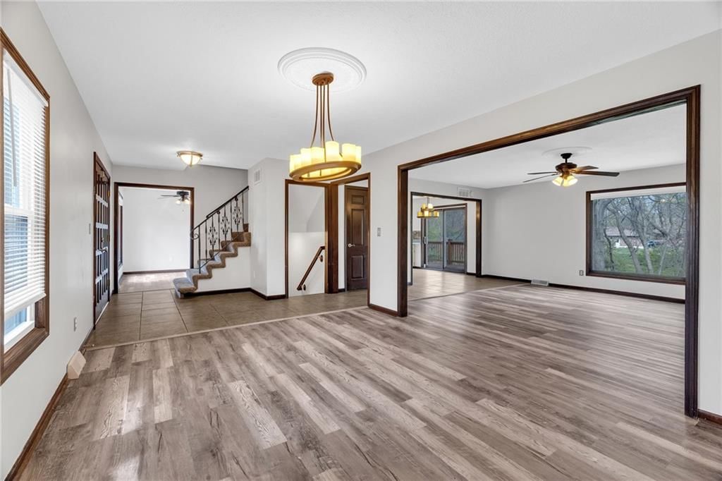2721 Trenchard Drive — photo 4