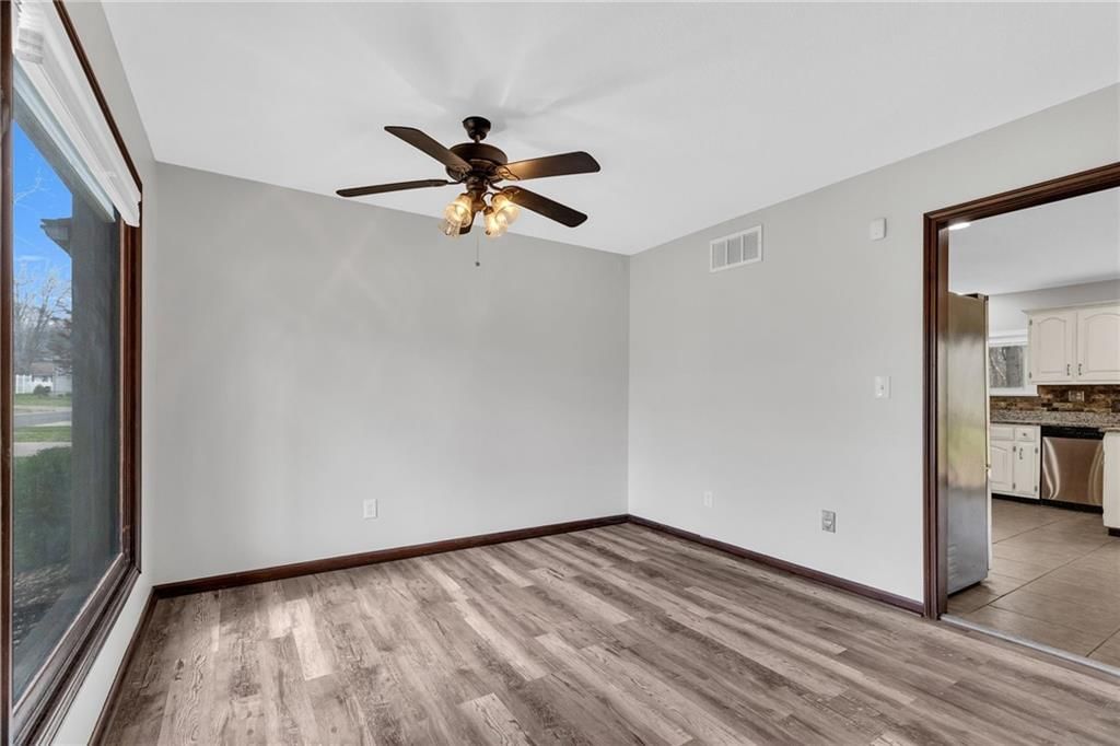 2721 Trenchard Drive — photo 8