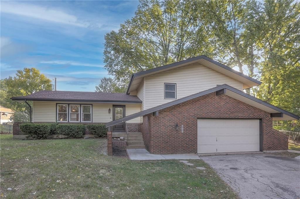 706 NW 11 Street, Blue Springs, MO