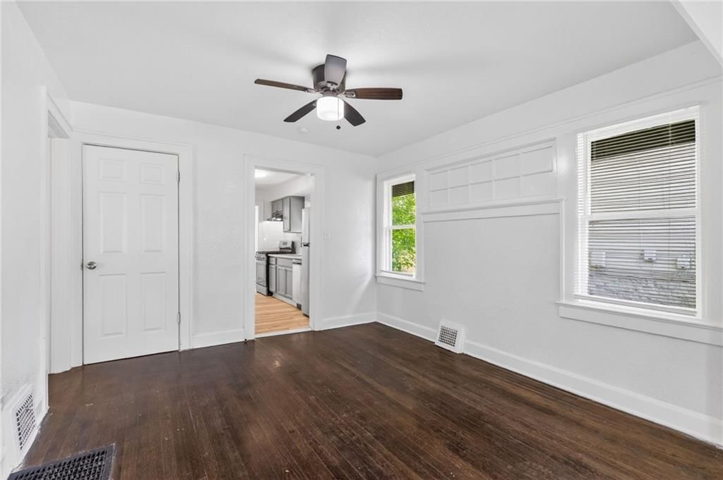 1308 E 59th Street — photo 9