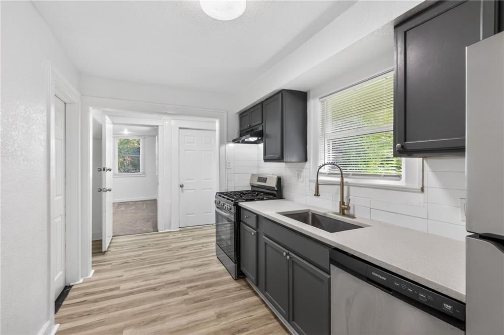 1308 E 59th Street — photo 11
