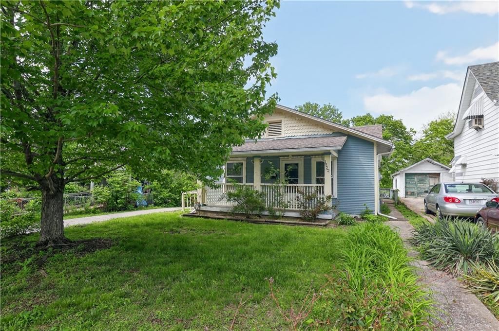 1522 W Walnut Street — photo 2