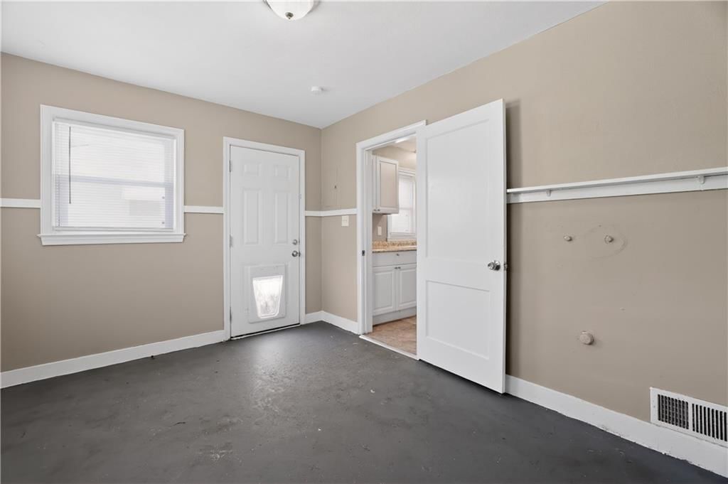 1522 W Walnut Street — photo 3