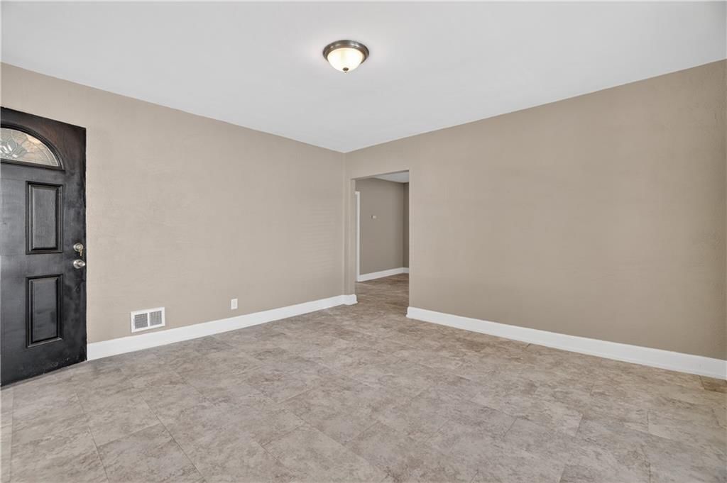 1522 W Walnut Street — photo 4
