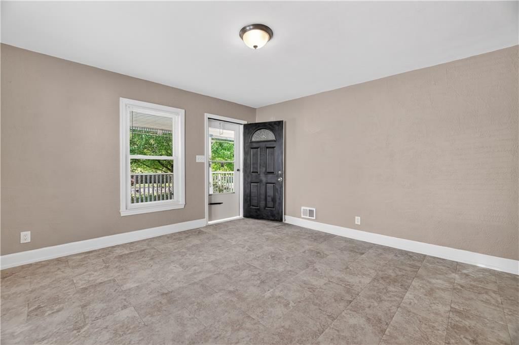 1522 W Walnut Street — photo 5
