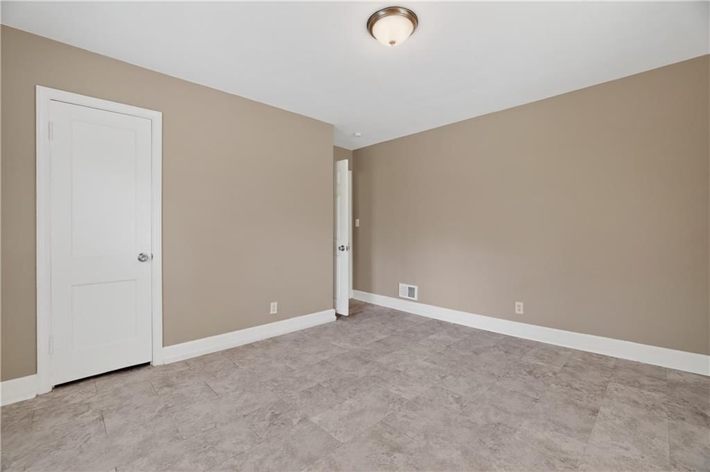 1522 W Walnut Street — photo 6