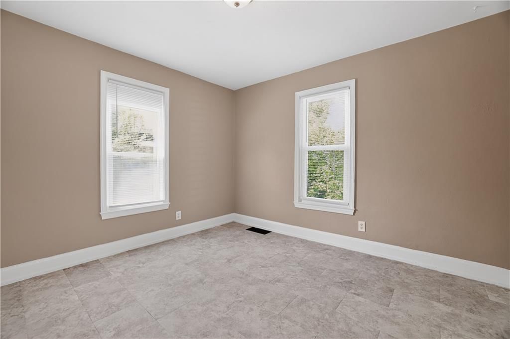 1522 W Walnut Street — photo 8