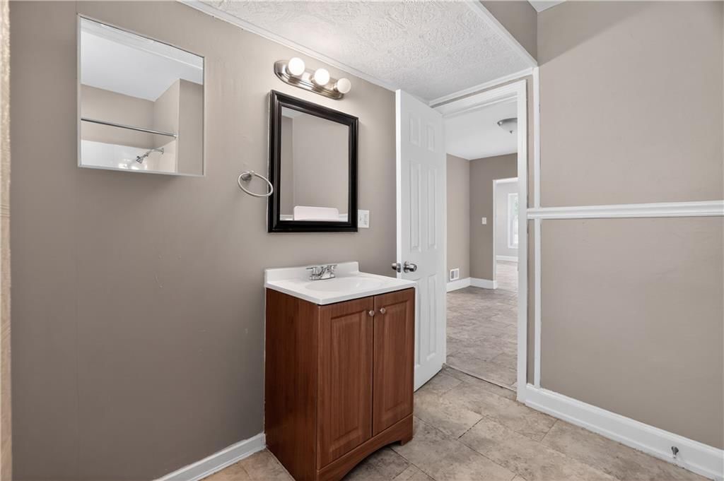 1522 W Walnut Street — photo 22