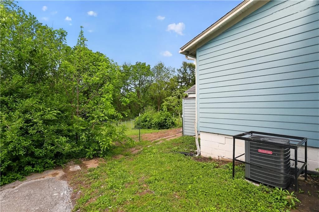 1522 W Walnut Street — photo 26