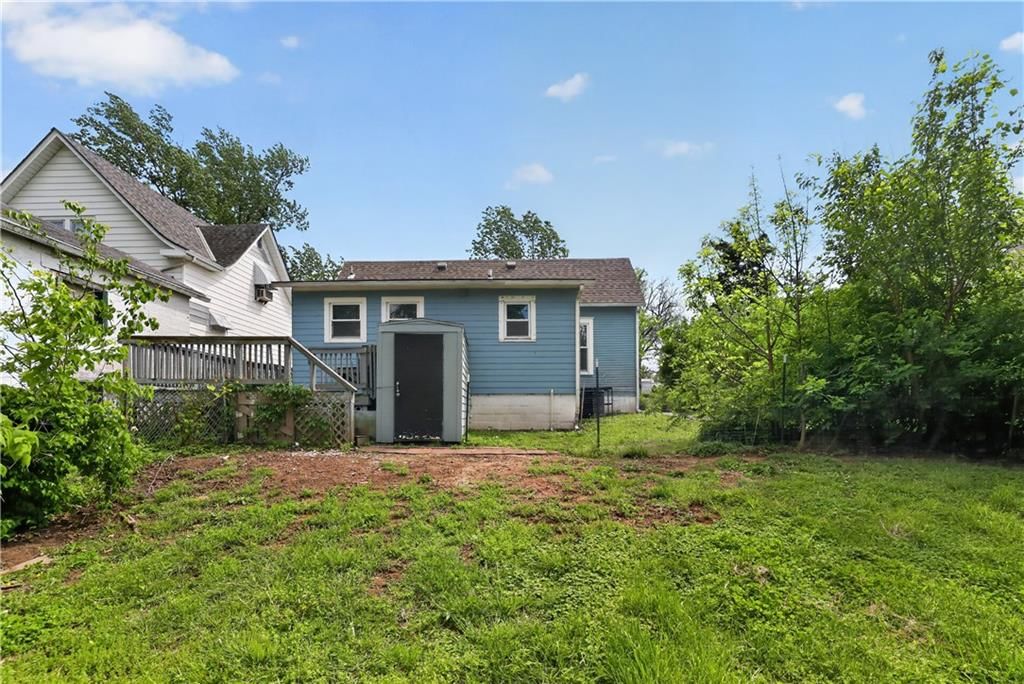 1522 W Walnut Street — photo 28