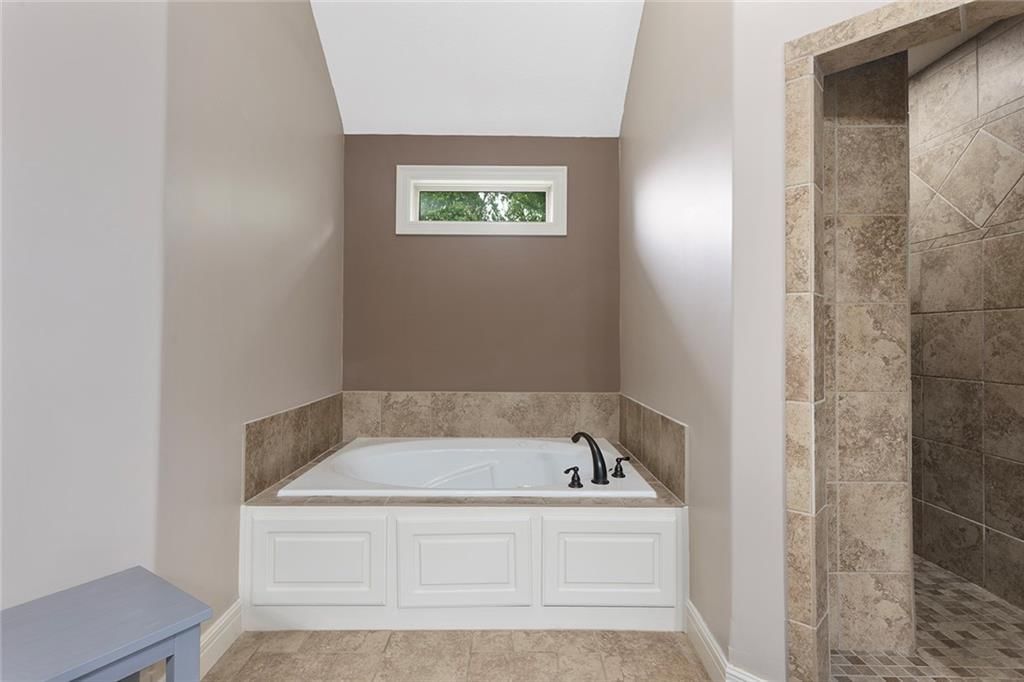 1809 NE Parks Summit Boulevard — photo 25