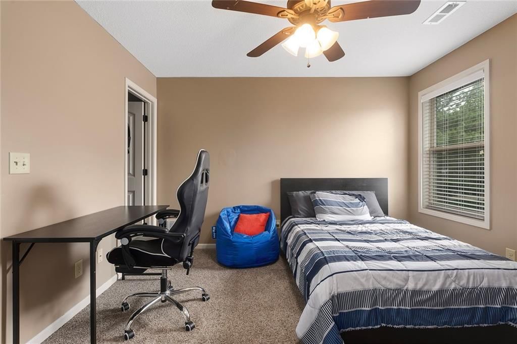 1809 NE Parks Summit Boulevard — photo 31