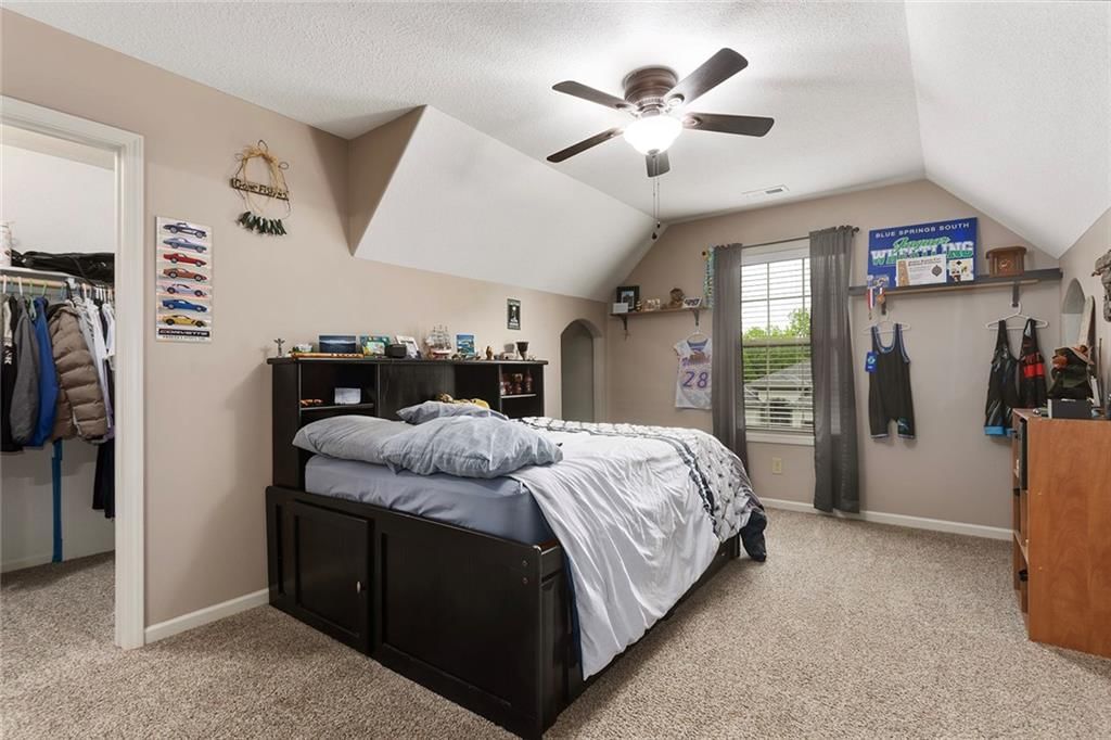 1809 NE Parks Summit Boulevard — photo 34