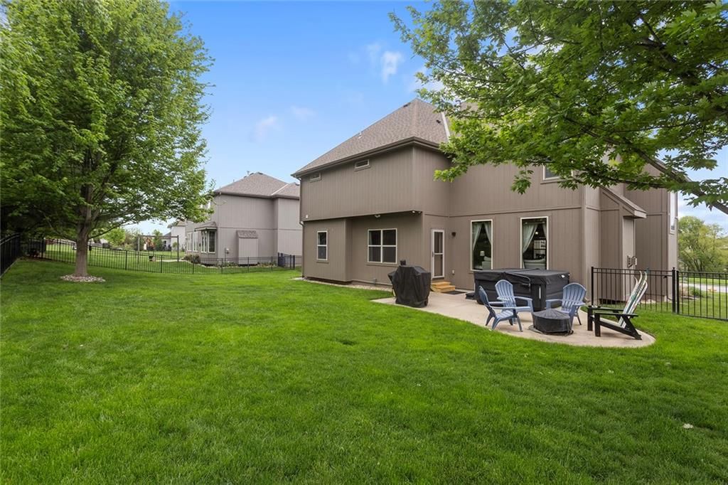 1809 NE Parks Summit Boulevard — photo 45