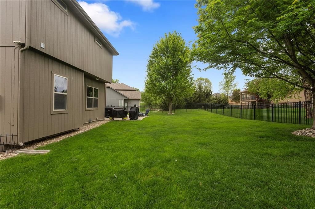1809 NE Parks Summit Boulevard — photo 48