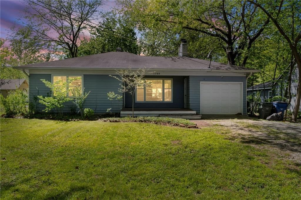 1709 Learnard Avenue — photo 2
