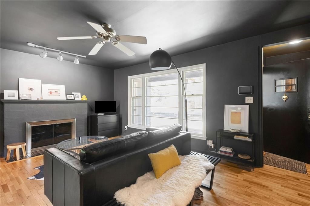 1709 Learnard Avenue — photo 5