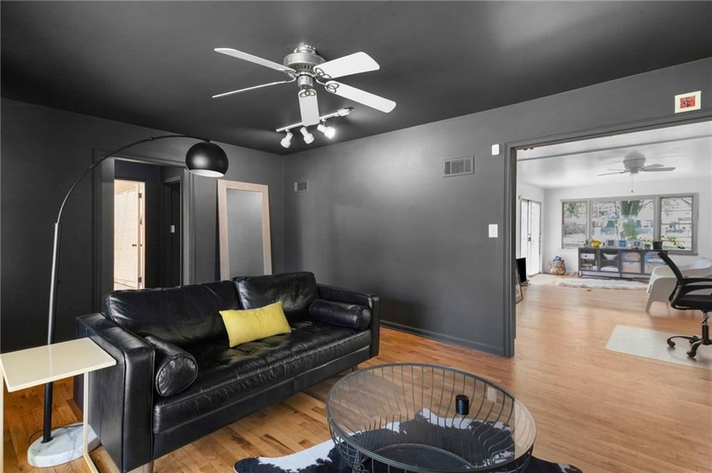 1709 Learnard Avenue — photo 7
