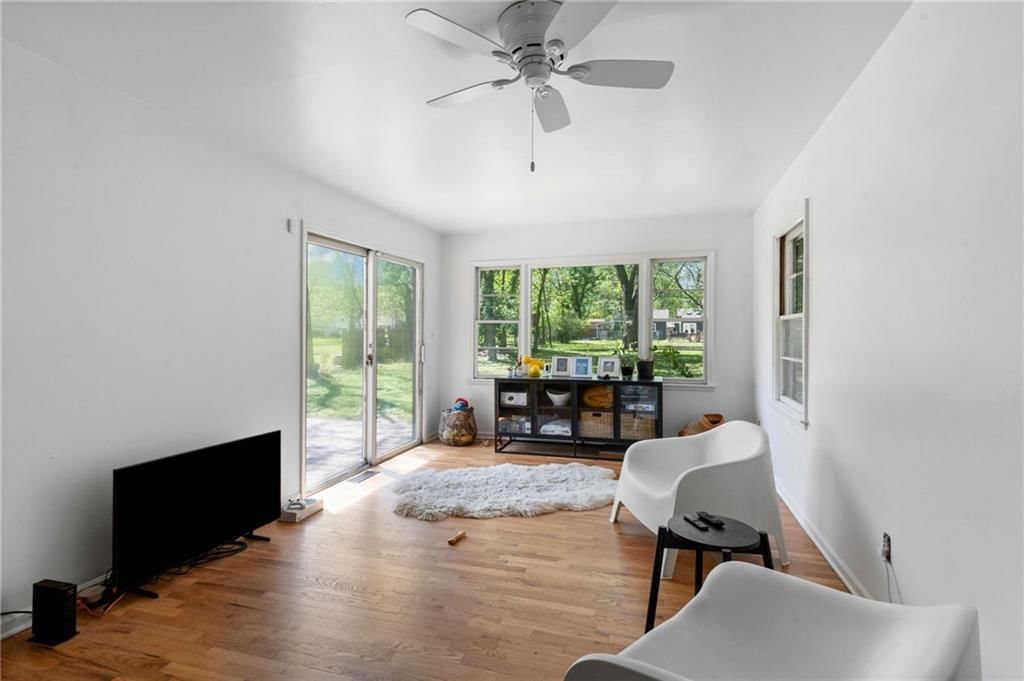 1709 Learnard Avenue — photo 9