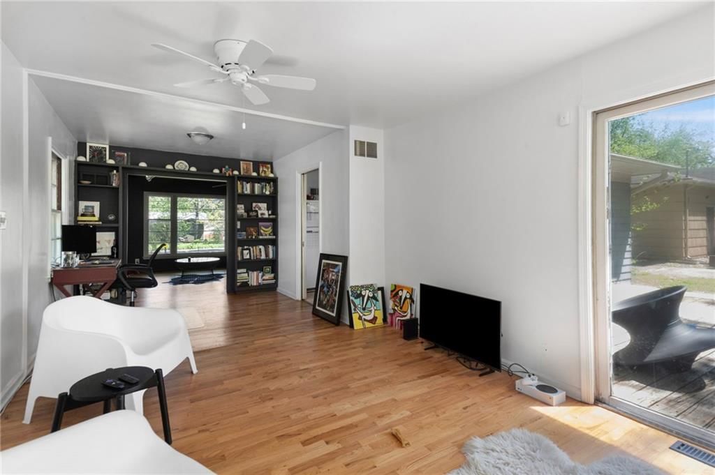 1709 Learnard Avenue — photo 10