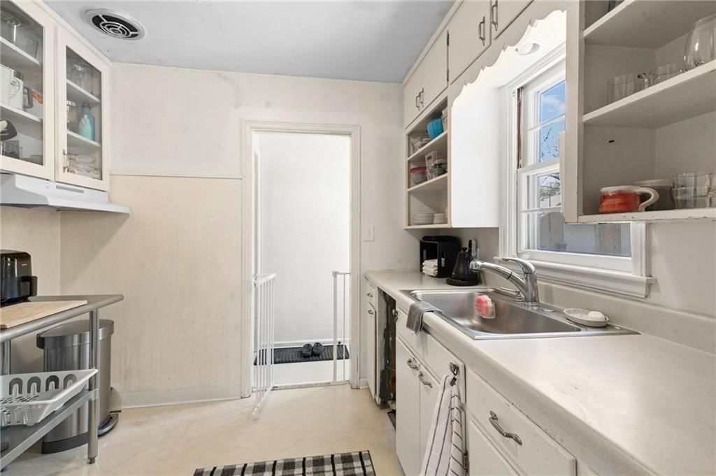 1709 Learnard Avenue — photo 11