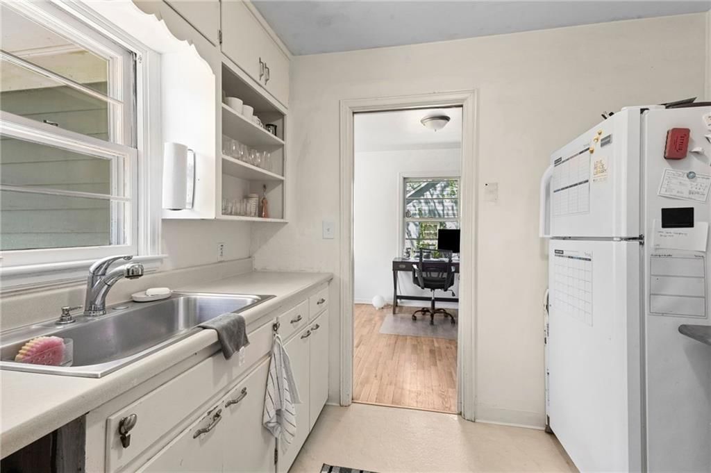 1709 Learnard Avenue — photo 12