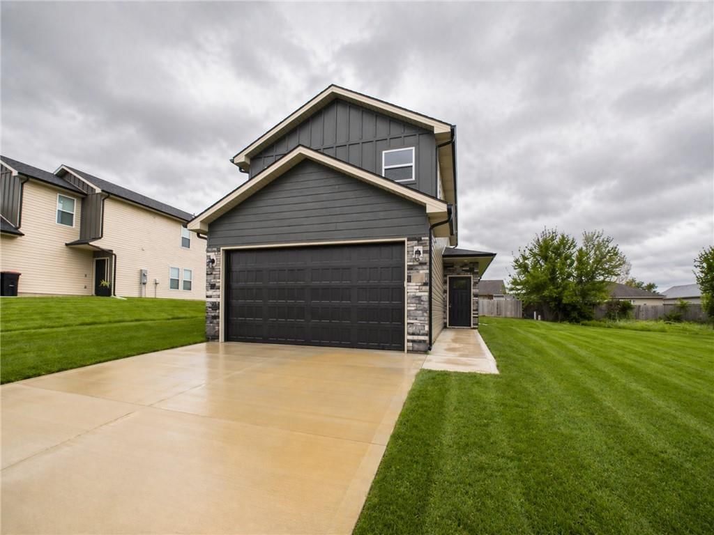 708 Mahogany Court, Warrensburg, MO