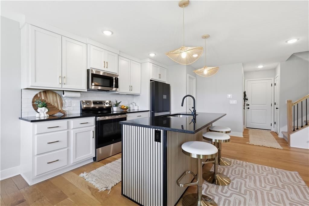 711 Glenn Circle — photo 10